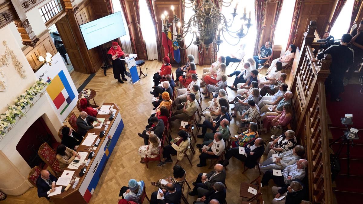 El consejero de Educación pide "más neutralidad política" a la Universidad Internacional Menéndez Pelayo