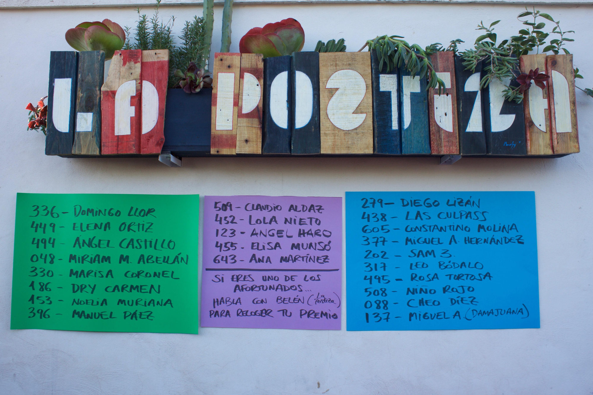 Artistas que han cedido su obra para la rifa benéfica de Asociación de Amigos de Ritsona en La Postiza / Elisa Reche