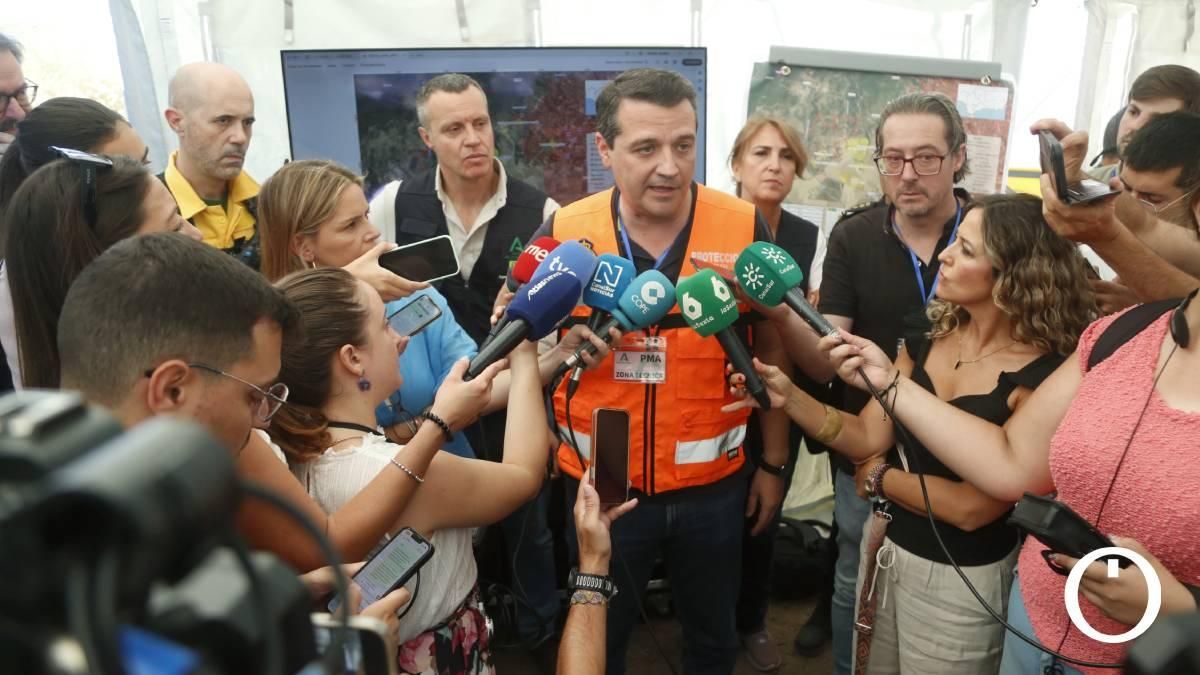 El Puesto de Mando Avanzado contra el incendio de Córdoba, en imágenes