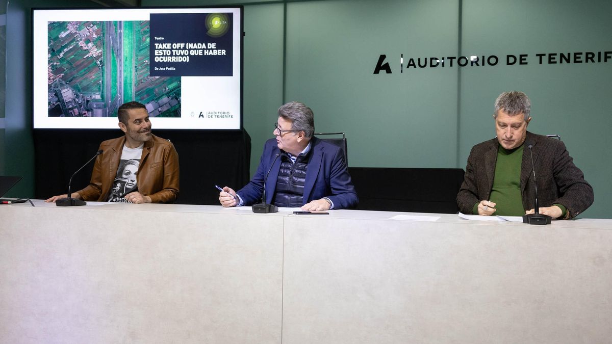 El consejero de Cultura del Cabildo de Tenerife, José Carlos Acha; el director artístico del Auditorio de Tenerife, José Luis Rivero, y el dramaturgo Jose Padilla, autor de la obra y director del montaje, en la presentación este martes.
