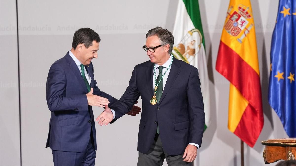 Datos y exigencias que desmontan la 'prioridad nacional' y cuestionan los "privilegios" del pacto andaluz de PP y Vox