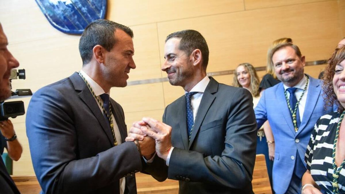 El presidente de la Diputación de Valencia, Vicente Mompó, junto al portavoz socialista en la institución provincial, Carlos Fernández Bielsa.
