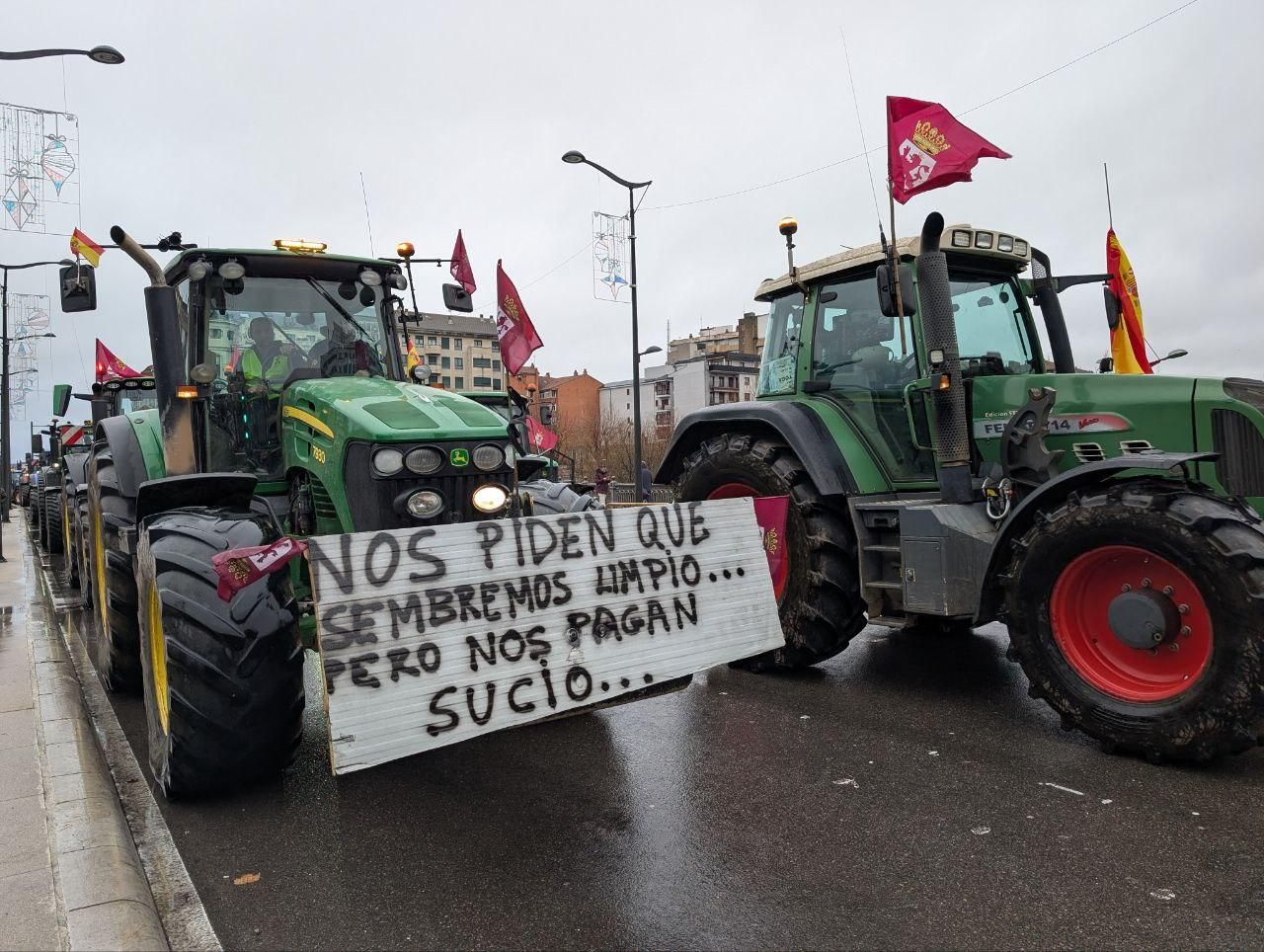 Primera tractorada del 2026 en León, organizada por Decaleón
