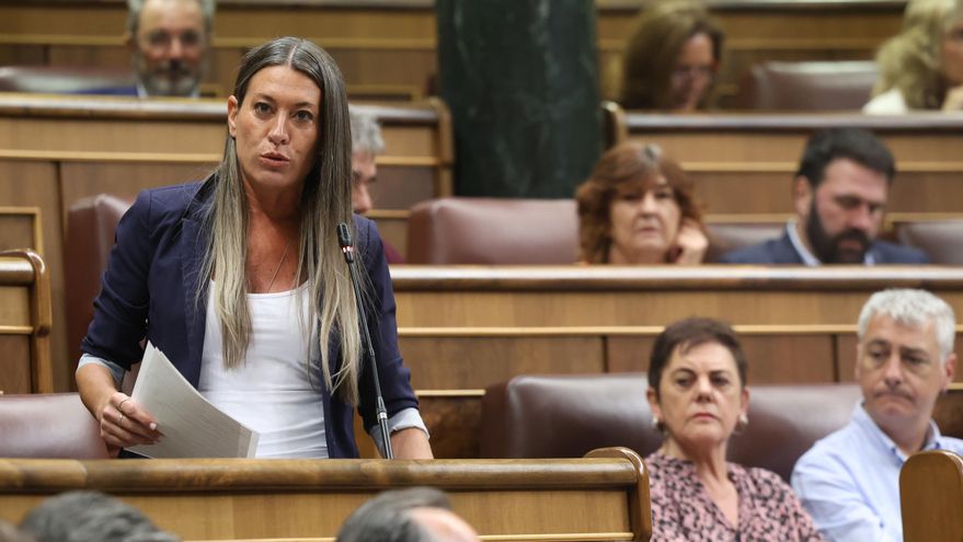 La portavoz de Junts en el Congreso, Miriam Nogueras, durante una sesión de control al Gobierno, en el Congreso de los Diputados.