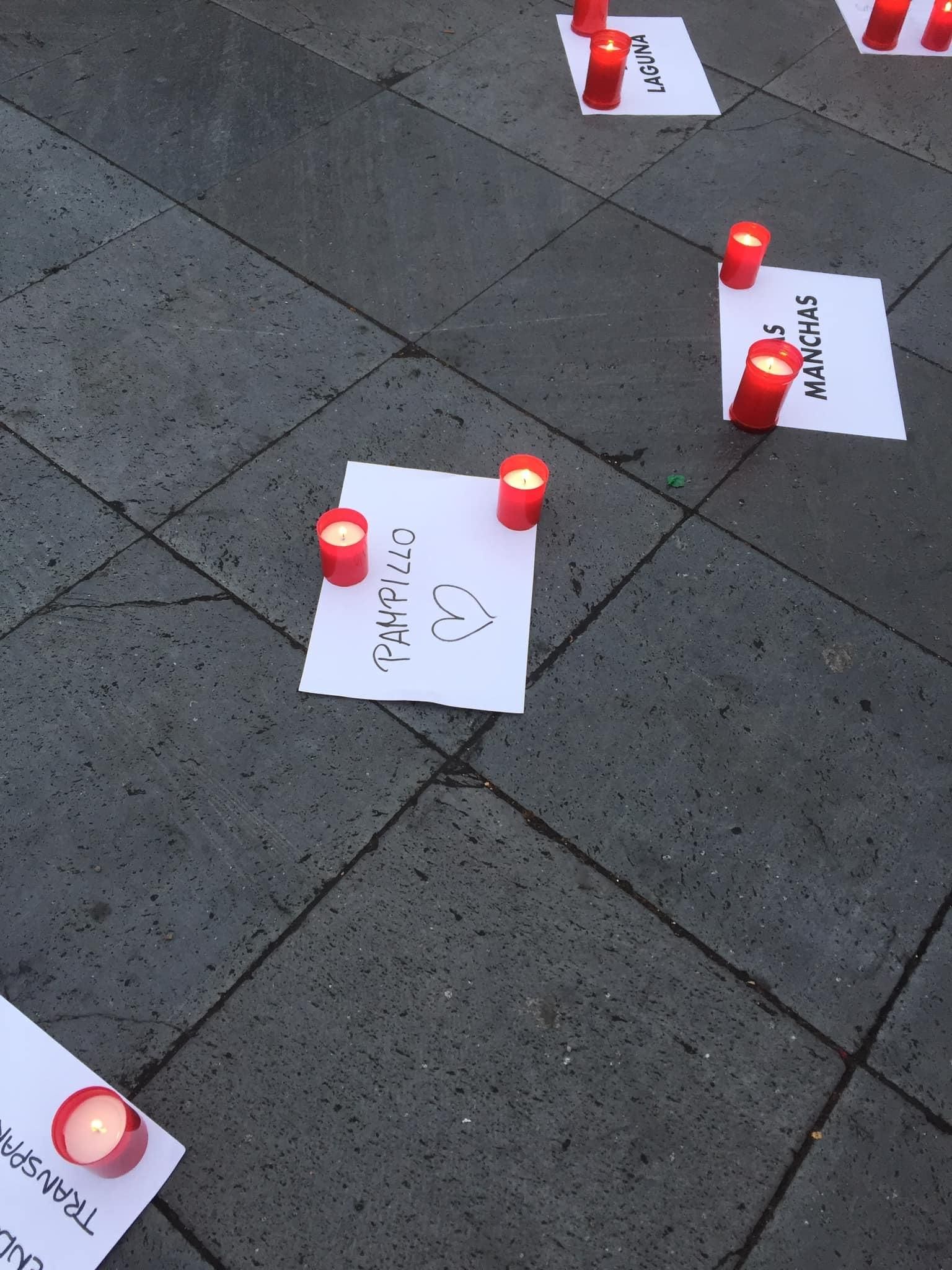 Velas en recuerdo de los barrios arrasados por las coladas.