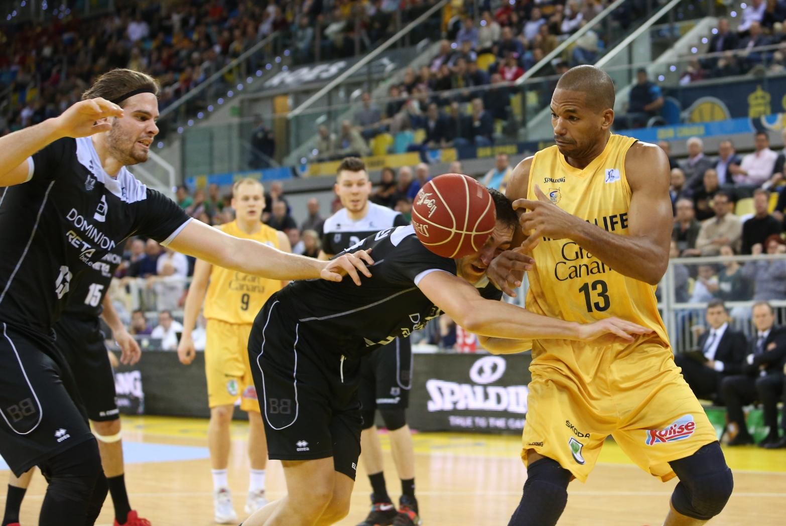 Partido entre el Herbalife Gran Canaria y el Dominion Bilbao Basket en el Gran Canaria Arena. (Alejandro Ramos).
