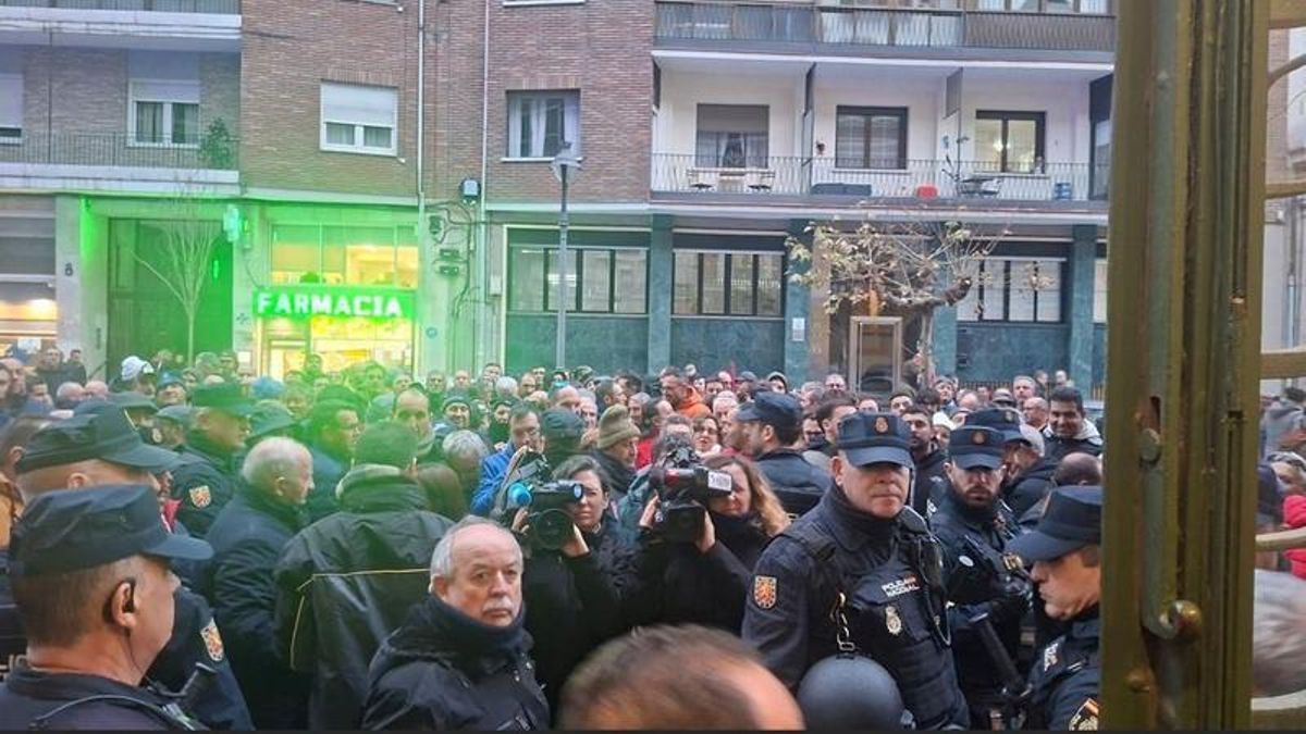 Regantes del Páramo Bajo levantan el encierro en la sede de CHD ante el compromiso de atender sus demandas