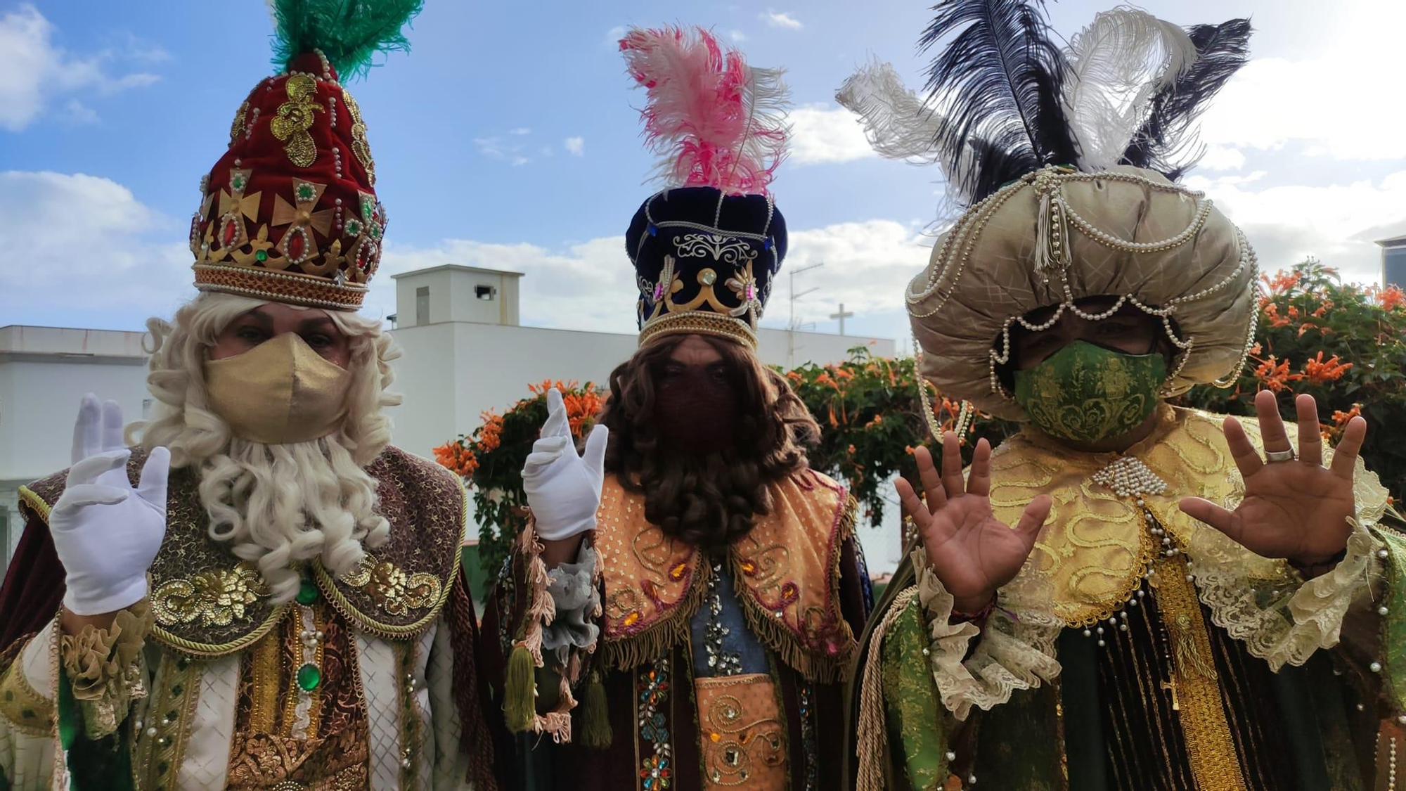 Sus Majestades de Oriente han regresado con mascarilla por segundo año. Foto: AYUNTAMIENTO DE SANTA CRUZ DE LA PALMA