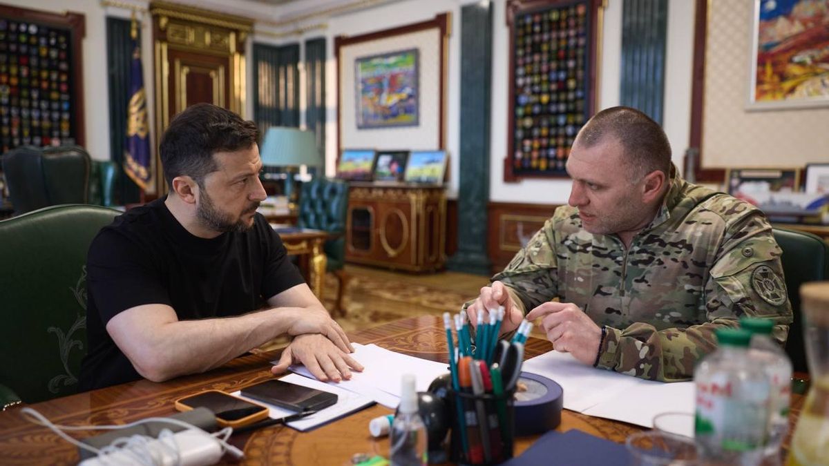 Vasyl Malyuk informa a Volodímir Zelenski de la Operación Telaraña