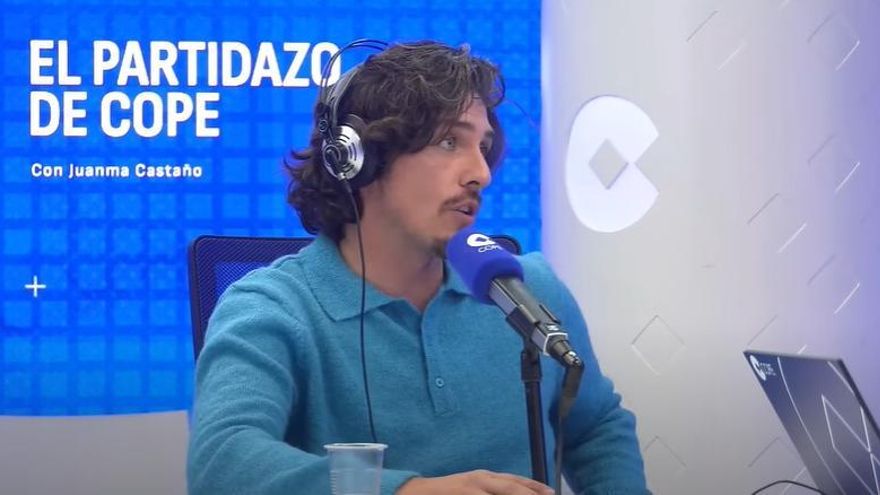 El exfutbolista terraplanista Javi Poves insiste: "Hasta que no me enseñen cómo se curva el agua, la Tierra es plana"