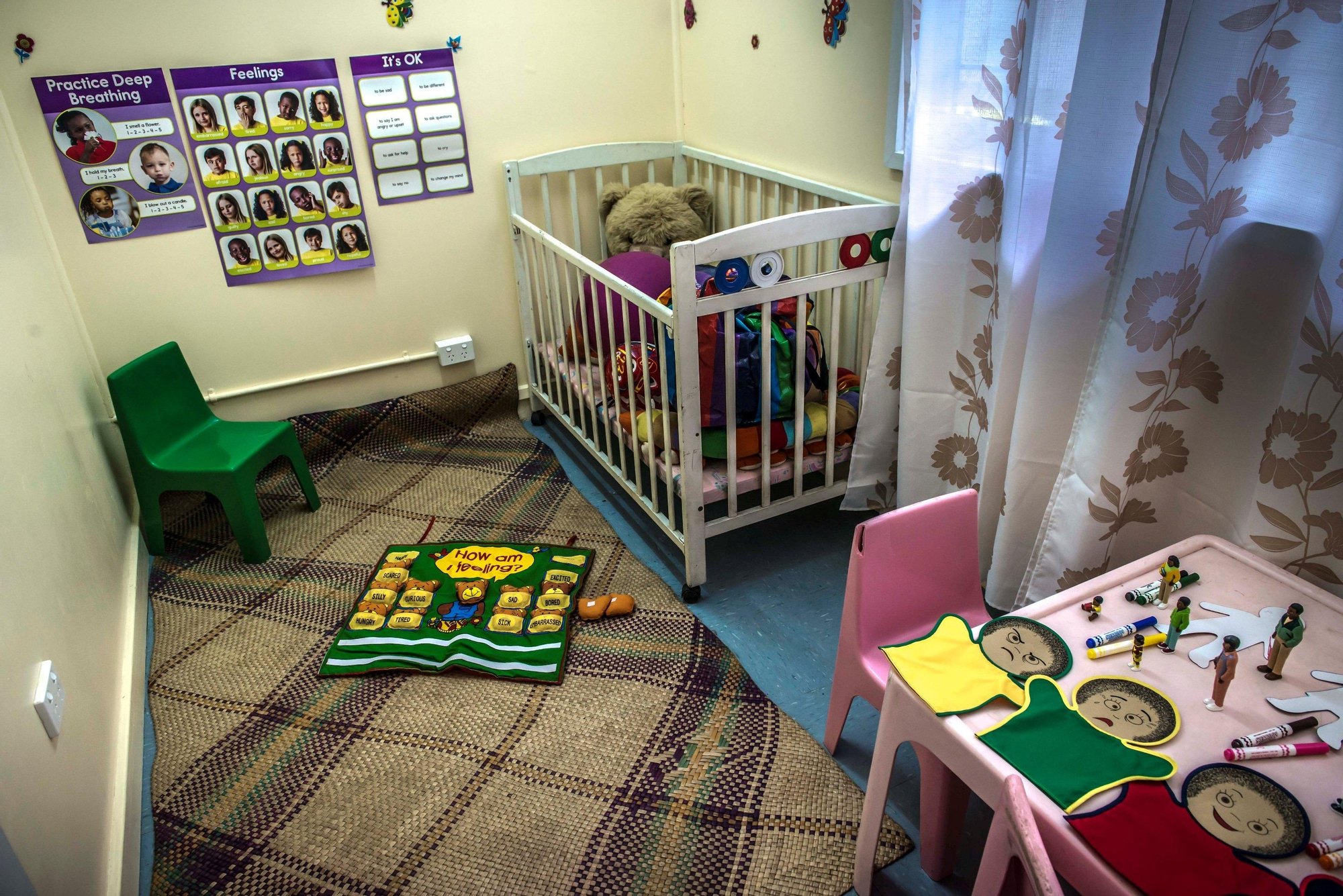 "Lo que más me asusta es lo jóvenes que son algunas de las víctimas de violencia sexual”, Tessi Soy, responsable del departamento de Trabajo Social en el Hospital General de Port Moresby. Sala de consultas para niños víctimas de abuso en Centro de Apoyo Familiar en el Hospital General de Port Moresby. Fotografía: Yann Libessart/MSF