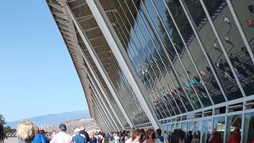 Sanidad reordena los puntos de vacunación contra la COVID en Tenerife