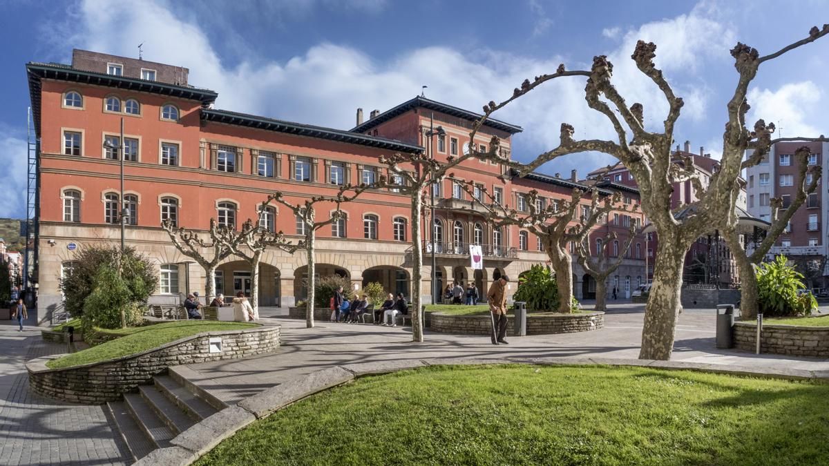 La Justicia da la razón al PP y fuerza a la alcaldesa del PNV de Erandio a izar la bandera de España