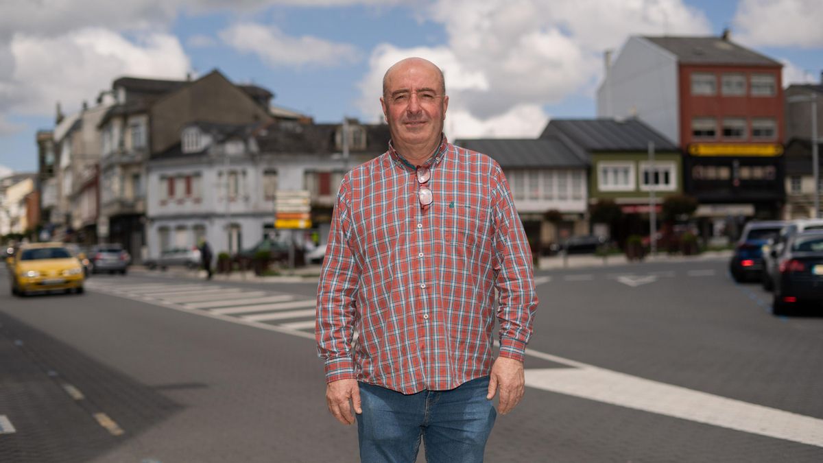 Hixinio Adega, responsable local del sindicato CIG, en la Praza do Hospital de As Pontes