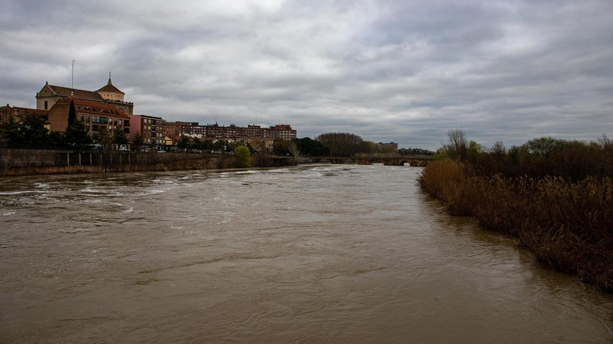 El Tajo supera el umbral naranja a su paso por Talavera de la Reina este martes