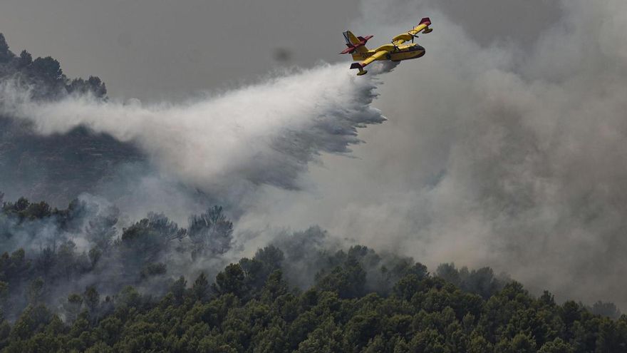 Última hora de los incendios | Desalojan Almedíjar y Azuébar por el avance del fuego de la Vall d'Uixó y ya son 18 las poblaciones evacuadas en Castelló