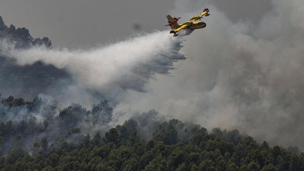 Última hora de los incendios | Desalojan Almedíjar y Azuébar por el avance del fuego de la Vall d'Uixó y ya son 18 las poblaciones evacuadas en Castelló