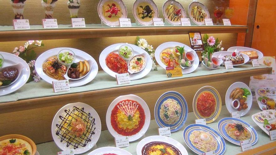 Muestras de sampuru en un restaurante.