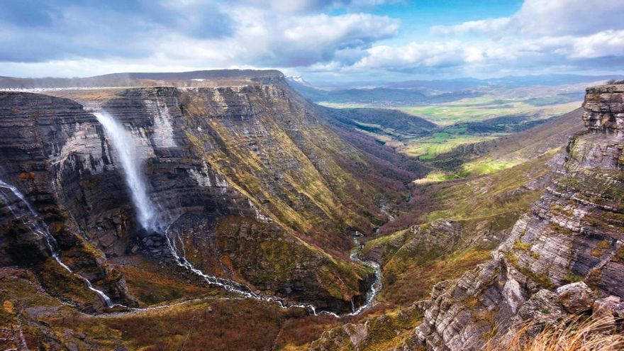Siete rutas a siete cascadas espectaculares repartidas por el norte de España