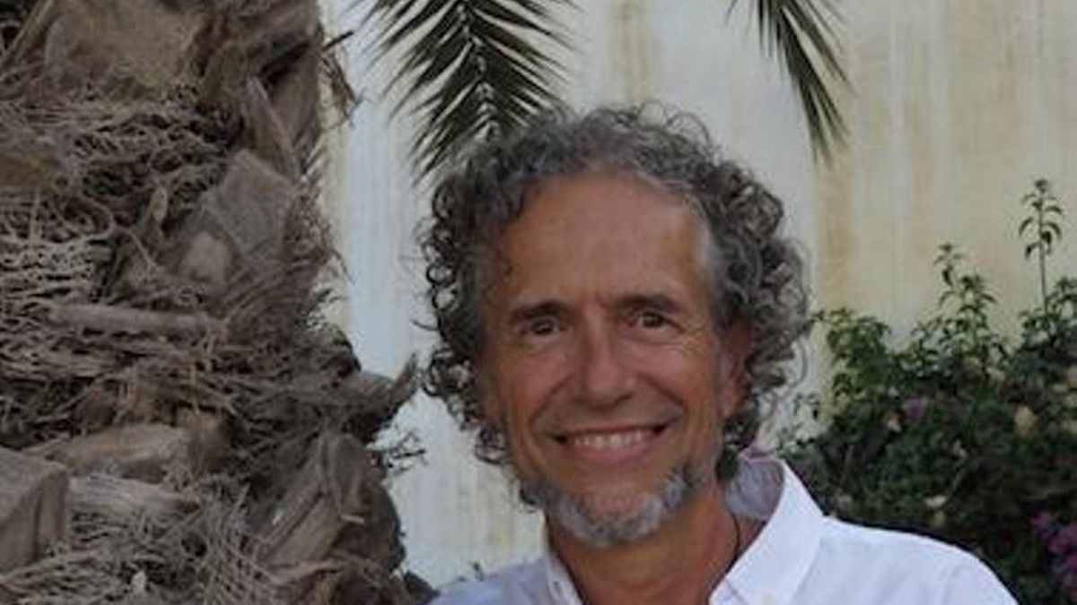 César-Javier Palacios presenta su cuaderno sobre árboles singulares el viernes en San Feliz de Torío