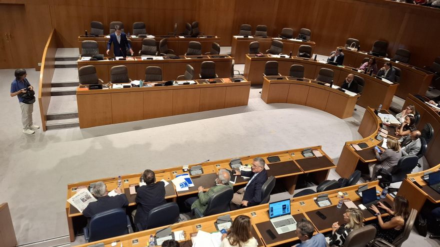La izquierda abandona en bloque el pleno de las Cortes de Aragón tras insultar el portavoz de Vox al diputado de Podemos