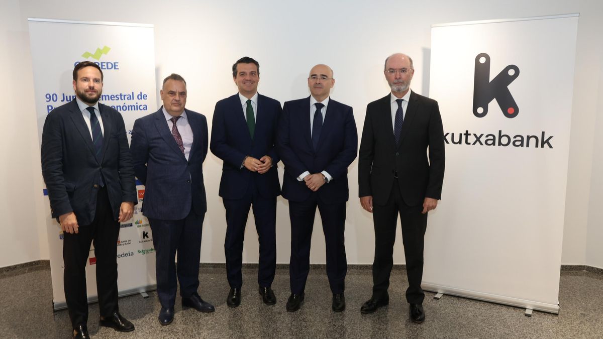 Presentación de predicción económica en la 90 Junta semestral de CEPREDE.