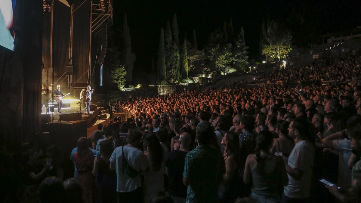 Concierto de Love of Lesbian en el Festival de la Guitarra