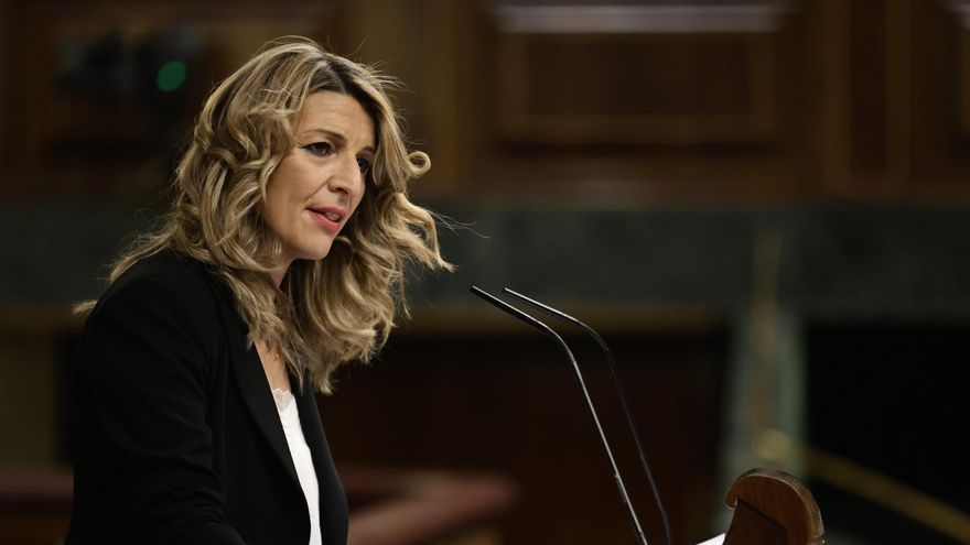 La vicepresidenta segunda del Gobierno y ministra de Trabajo y Economía Social, Yolanda Díaz, interviene en una sesión plenaria en el Congreso de los Diputados, a 3 de febrero de 2022, en Madrid (España). Durante el pleno, han abordado, entre otras cuestiones, el debate y votación de la reforma laboral. Una reforma que, según el Ejecutivo central, permite mejorar las condiciones de los trabajadores, leer más y da seguridad jurídica a las empresas. El Gobierno tiene a su alcance la mayoría suficiente para lograr la convalidación del decreto ley sin necesidad de modificarlo gracias a los votos de Ciudadanos, UPN y PDeCat.