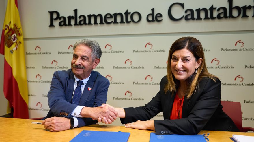 Un apretón de manos, tutela del PRC sin relevo y firmas de libros: un año desde que Revilla no es presidente de Cantabria