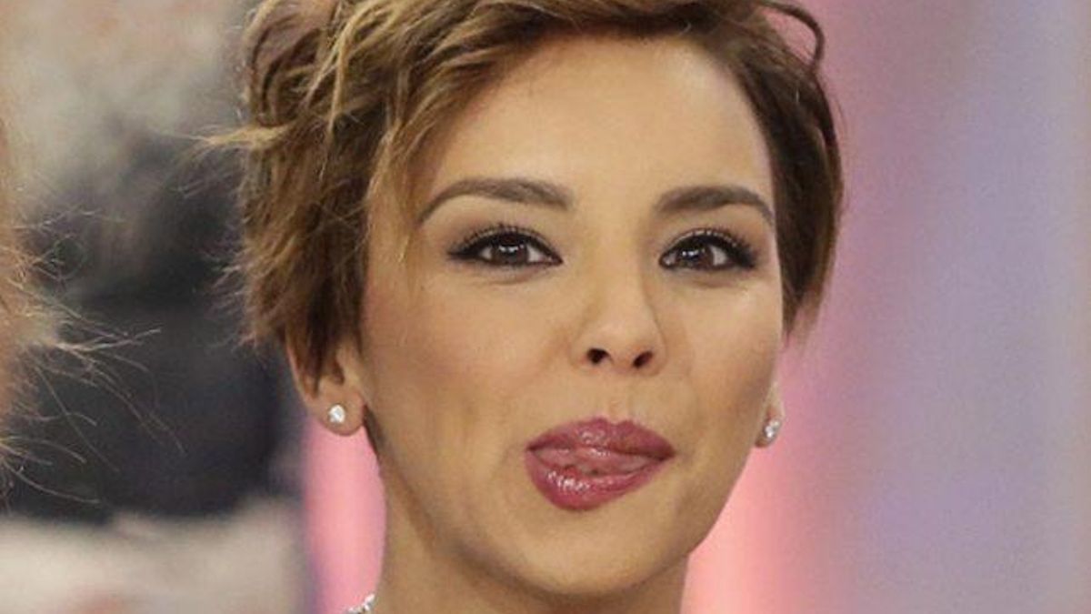 Chenoa vende también sudaderas y agudiza el ingenio: 'La vida cobra sentido'