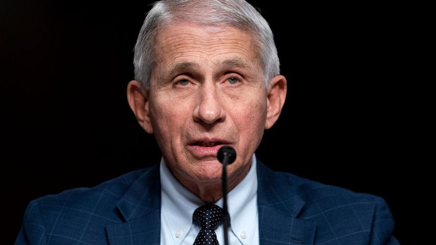 Fauci, optimista ante la posibilidad de que ómicron llegue a su pico en febrero en EEUU