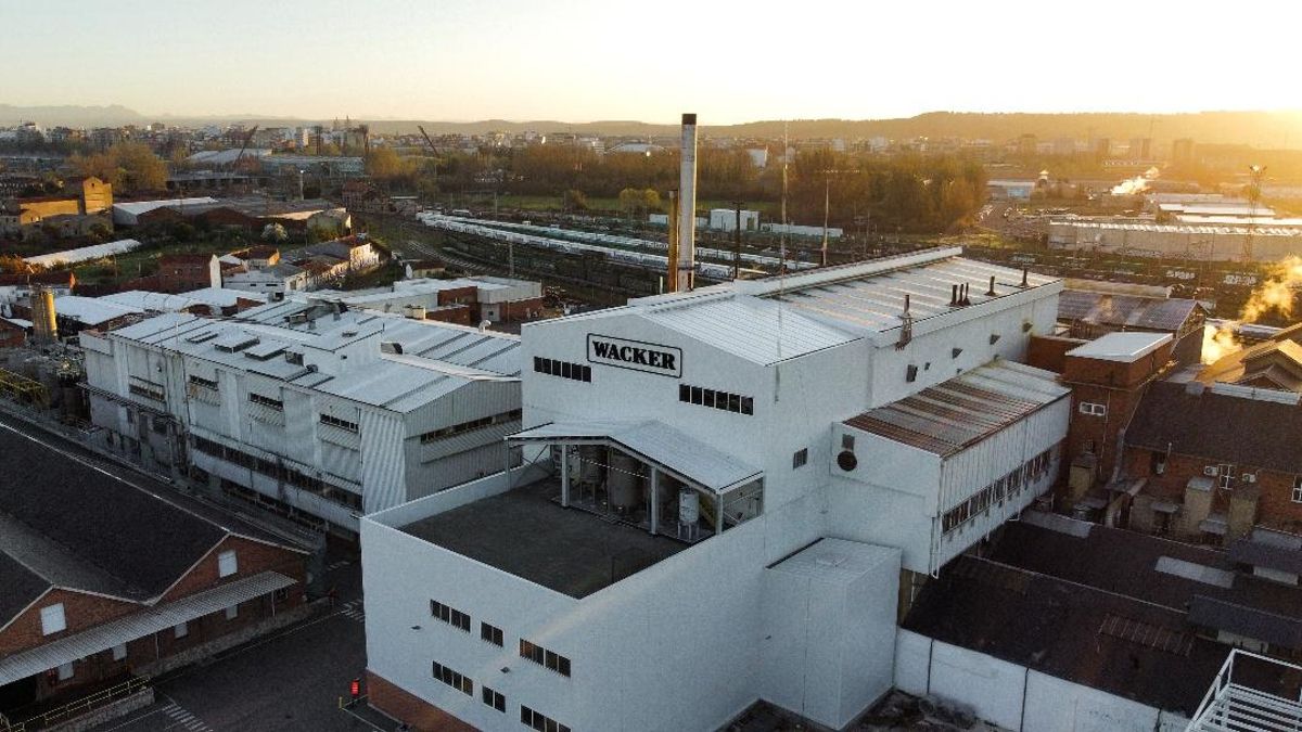 La multinacional Wacker refuerza su apuesta por la fábrica de Antibióticos en León pese a la crisis internacional