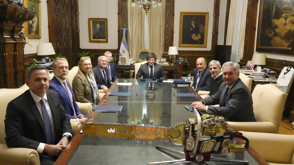 Una delegación del Banco Interamericano de Desarrollo (BID), con su presidente Ilan Goldfajn, visitó esta semana a Milei, Guillermo Francos, Caputo y Pablo Quirno.