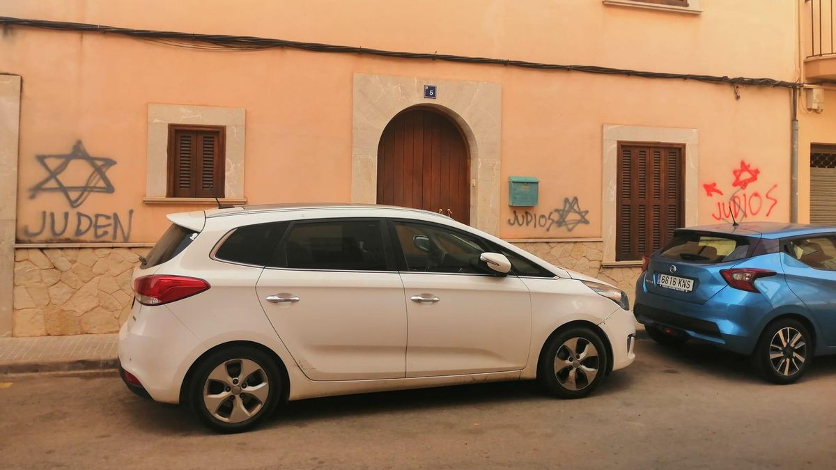Las activistas detenidas por los ataques a inmobiliarias de Mallorca denuncian pintadas antisemitas en viviendas de su entorno