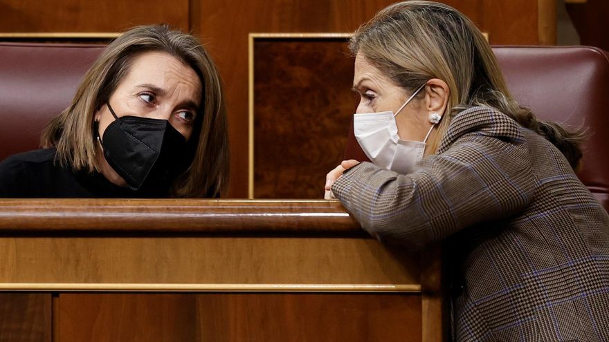 Imagen de archivo de la portavoz del Partido Popular, Cuca Gamarra (i) y la vicepresidenta del Congreso, Ana Pastor (d). EFE/Chema Moya