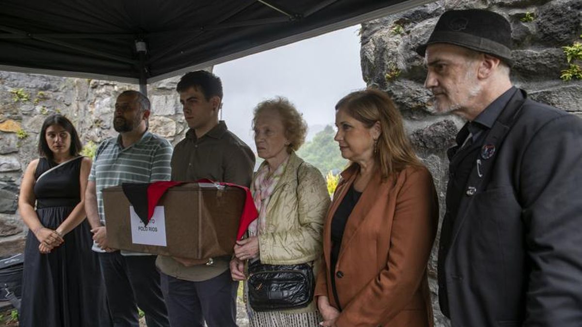 La familia de Jacinto Polo, miliciano anarquista, recupera sus restos hallados en el cementerio de Amorebieta-Etxano