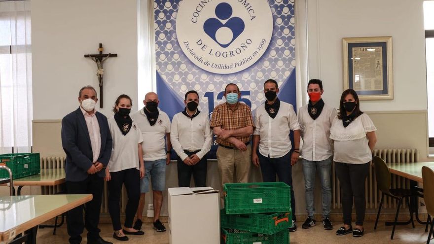 Las Peñas cumplen con el voto del toro guisado: donan 100 kilos de carne a la Cocina Económica