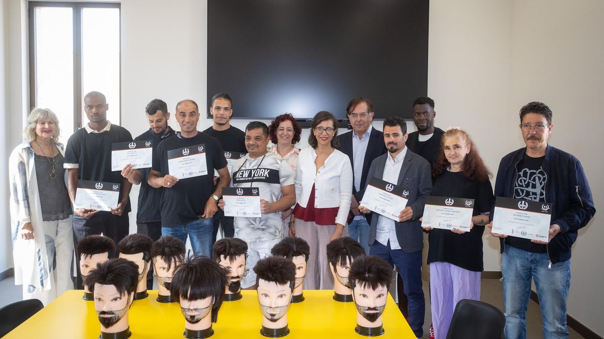 Entrega de diplomas-curso de peluquería albergue Zaragoza
