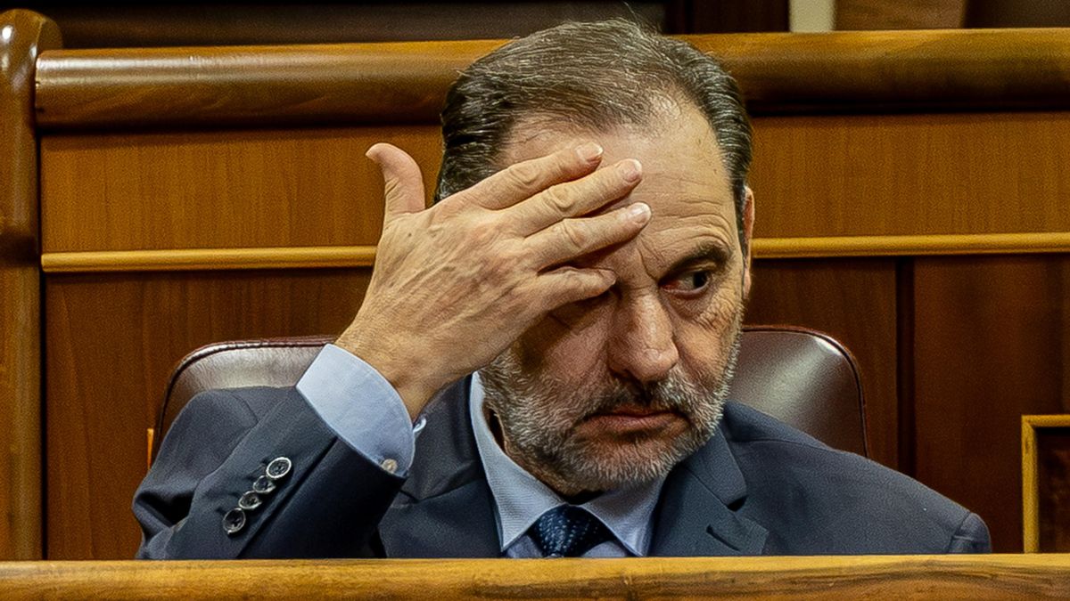 El diputado José Luis Ábalos durante una sesión plenaria en el Congreso