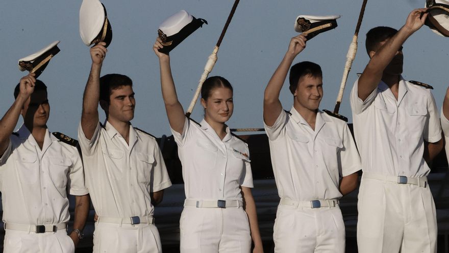 Puntualidad y discreción: el buque Elcano atraca en Ferrol, que pone el foco en Leonor