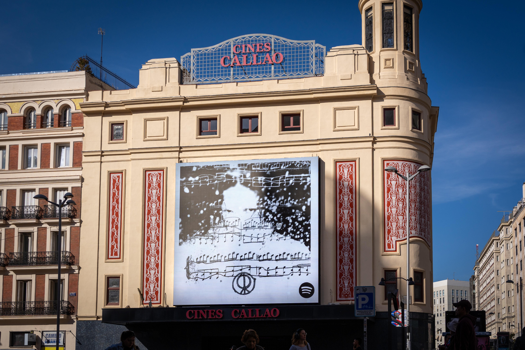La plaza de Callao de Madrid, conquistada por Rosalía