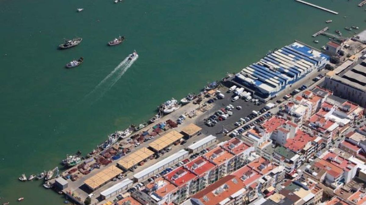 Archivo - Vista aérea del puerto pesquero de Punta Umbría en una imagen de archivo.