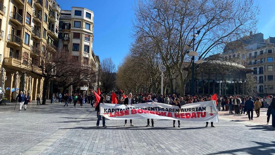 Manifestación de EHKS a punto de empezar desde el Boulevard de Donostia