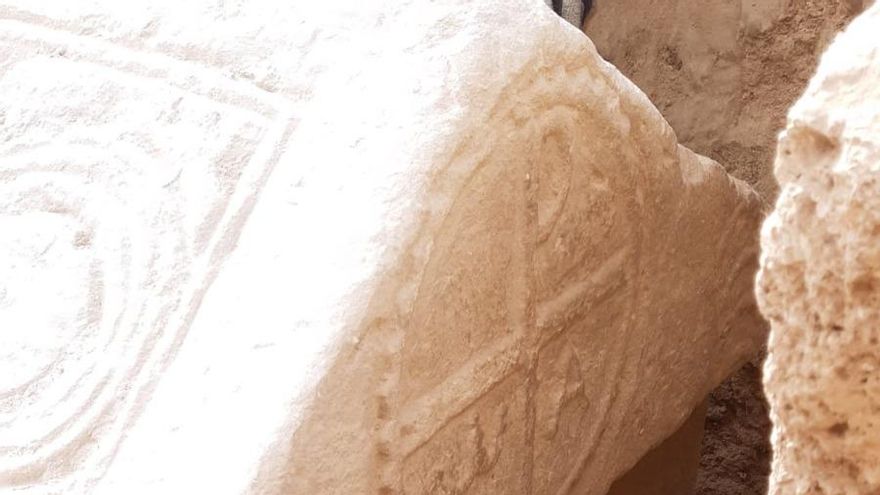 El crismón grabado en  el sarcófago