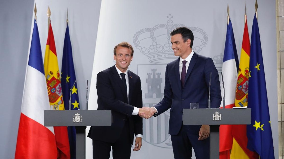 Macron habla de "iniciativa franco-maltesa" sobre el Aquarius y Sánchez dice que España ha "coordinado" el acuerdo