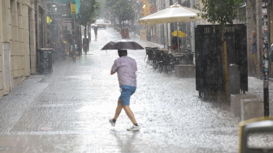 La dana descarga hoy con fuerza en ocho comunidades donde la Aemet activa avisos por lluvias y tormentas