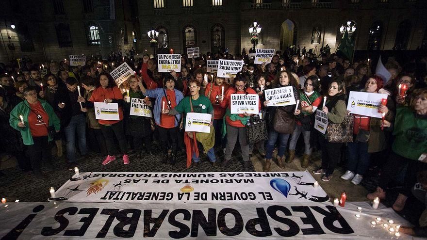 La jueza sienta en el banquillo a tres cobradores de deudas por acosar a una familia vulnerable