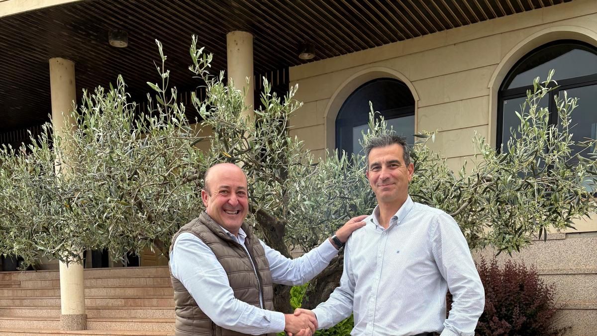 Fernando Ezquerro y Alfredo Sánchez, presidente saliente y entrante de la FECOAR