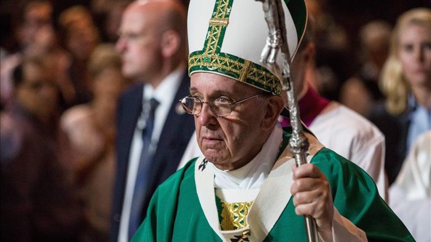 Los "ciudadanos sin derecho a serlo" protagonizan la misa del papa en Nueva York