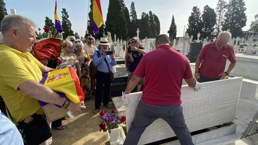 El primero de 1.786: ya descansa en su tumba José León, el primer identificado en la fosa común de Pico Reja en Sevilla